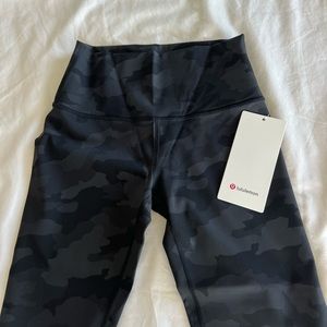 Lululemon Wunder Under High Rise Crop 21” size 6